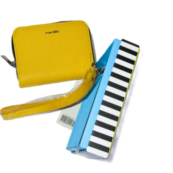 New with Tags,  Marc Tetro Yellow Dachshund Wallet Art Design - Picture 9 of 13